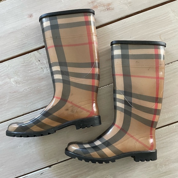 Burberry Rainboots. Only worn a few times. - Picture 2 of 6